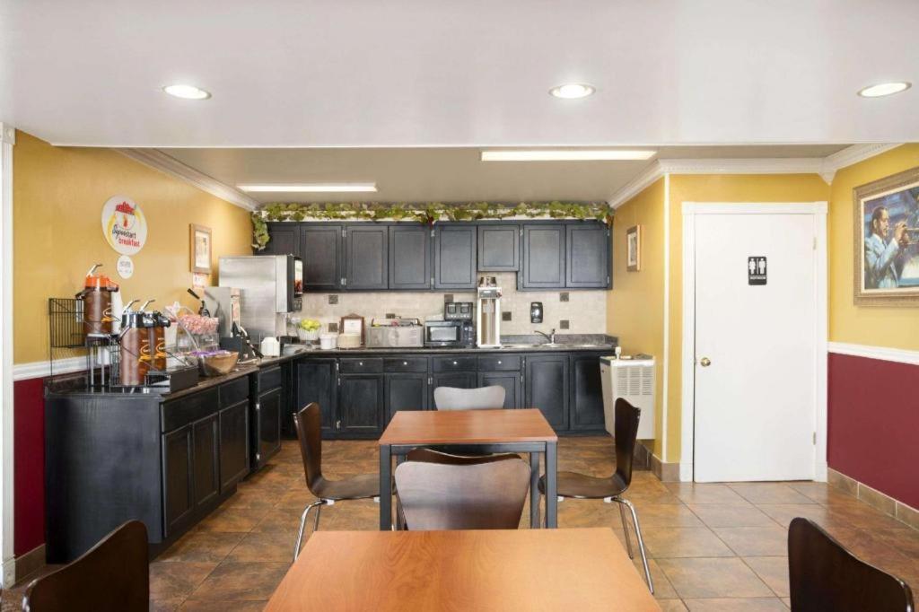 Super 8 By Wyndham Baton Rouge/I-12 Hotel Luaran gambar